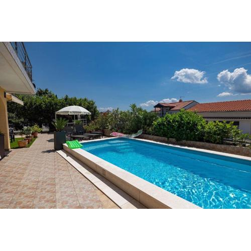 Malerisches Apartment nur 200 Meter zum Strand mit privater Terrasse, Grill, Pool, Lounge-Bereich