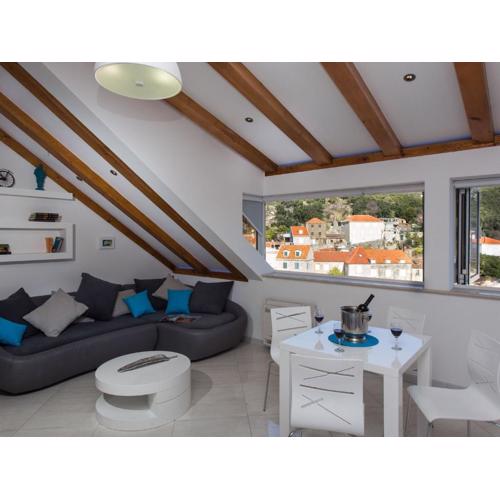 Mali Skoj Apartment - Two-Bedroom Apartment with Sea View