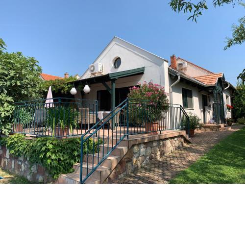Mandula House