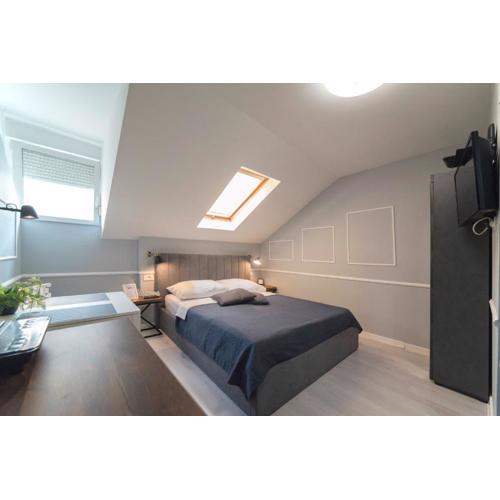Manuela Studio Apartments, 4th floor, no elevator