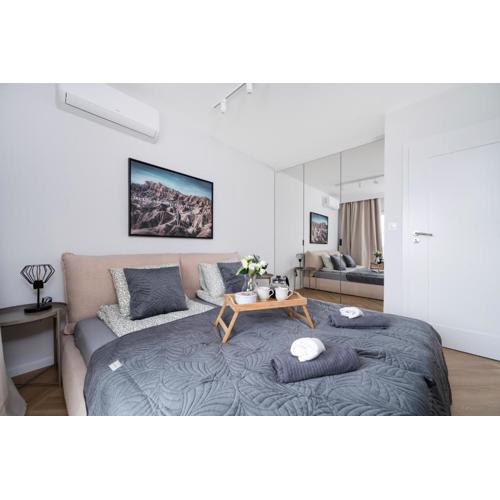 Manufaktura Suites - 76m2, Parking, AirCon - by Rentujemy