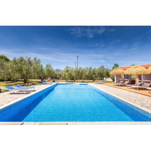 Marceta - Apartments & Rooms with Swimming Pool