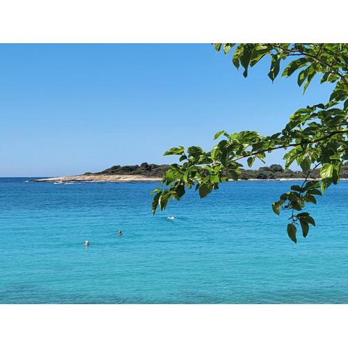Margaret 150 METERS TO THE BEACH
