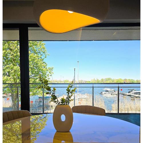 Marina Ostróda IV - super widok na jezioro, 10 m do wody, taras i balkon, winda, klima, garaż