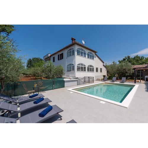 Marinela Korsa with Pool