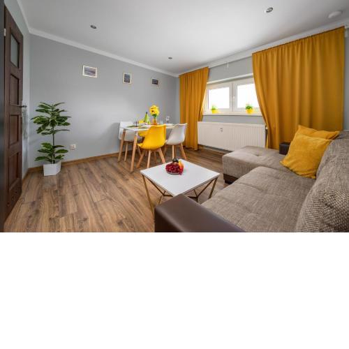 Market Square Corner Apartment Kuźnicza by Noclegi Renters