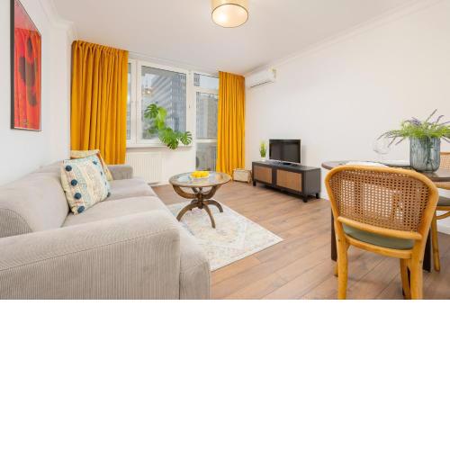 Marszałkowska Stylish Apartment with Balcony Warsaw Center by Noclegi Renters