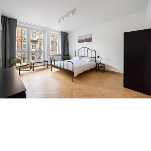Marszałkowska White & Black Apartment
