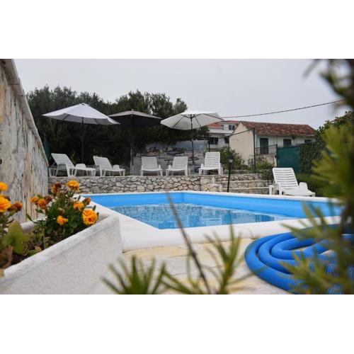 Marta II Your Holiday Home in Seget Center
