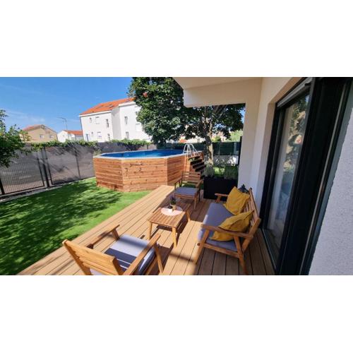 Maslina House - Family apartment 1 with Pool