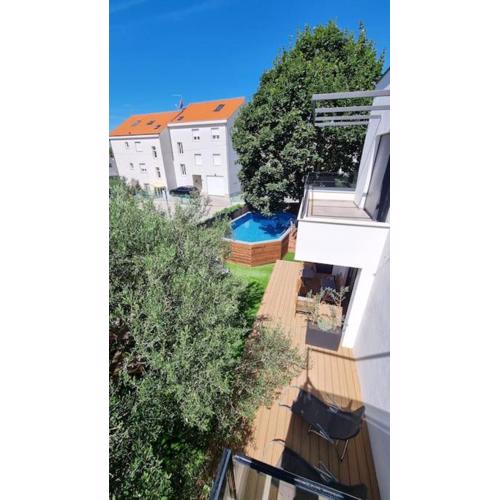 Maslina House - Family Apartment 2 with Pool