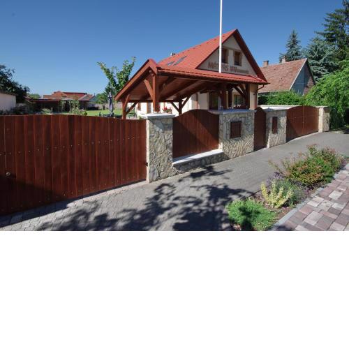 Mátyás Apartmanház