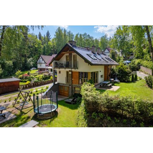Mazursko - komfortowe apartamenty nad jeziorem, sauna, kominki na parterze