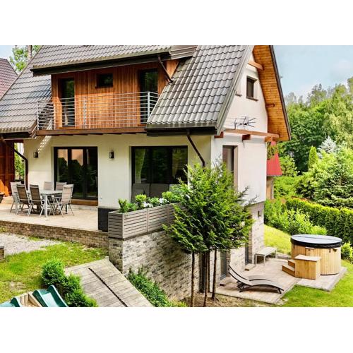 Mazursko - komfortowe domy 8 osobowe nad jeziorem, balia lub sauna