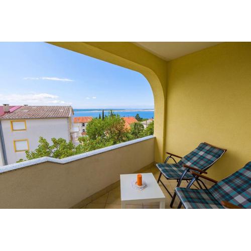Mediterranes Apartment nur 350 Meter zum Strand mit Meerblick, Elektrogrill, Privatparkplatz