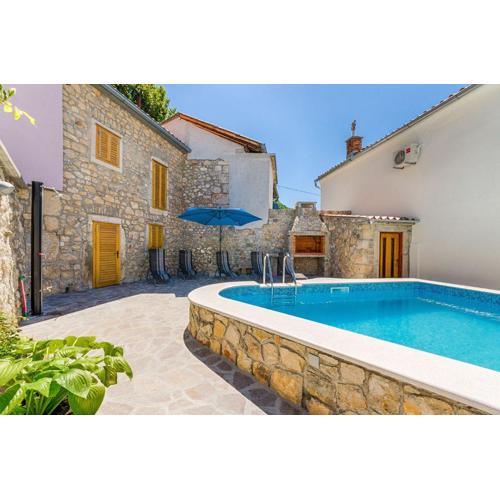 Mediterranes Steinhaus mit grosser Terrasse, Aussendusche, Privatpool, Babybett, Waschmaschine