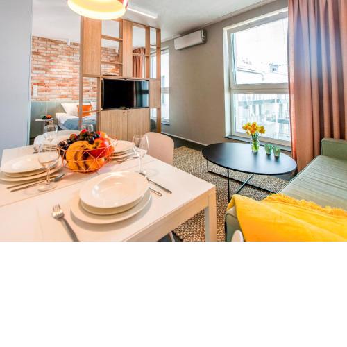 Megi & Greg Apartments