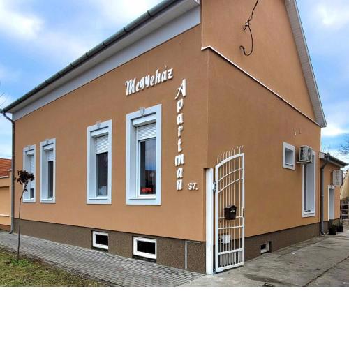 Megyeház Apartman
