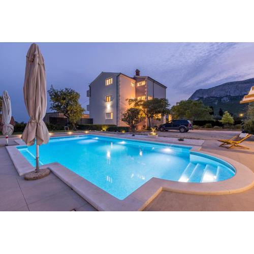 Melki for 12 people with private pool