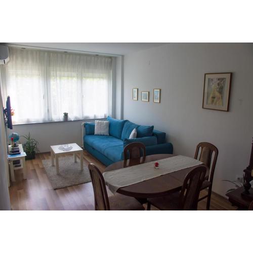 Meridian Apartment , 300m to Bus Terminal, Fast Wifi & Airport Transf