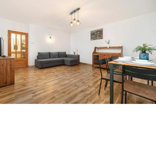 Merliniego Trendy Apartment with Desk by Noclegi Renters