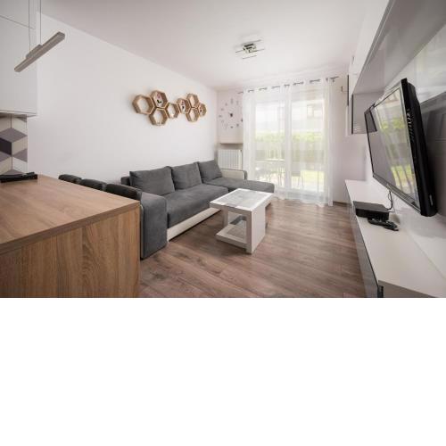 Metro Bemowo Apartment with Garden