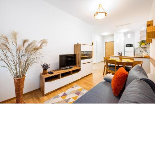 Metro Bemowo Colourful Apartment