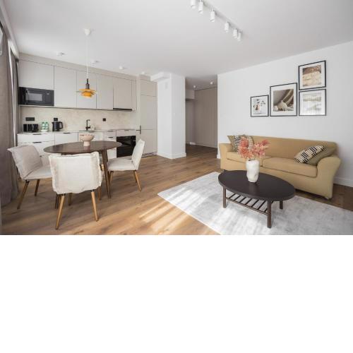 Metro Kabaty Elegant Apartment