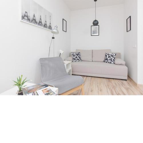 Metro Kabaty Lovely Studio Apartment by Noclegi Renters