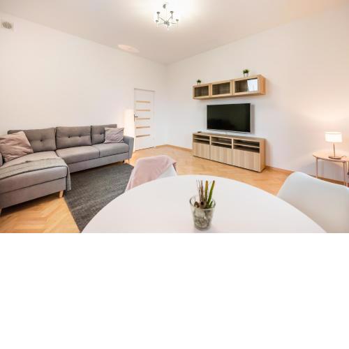 Metro Świętokrzyska Enchanting Apartment