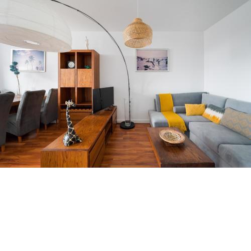 Metro Wilanowska 2-Bedroom Apartment