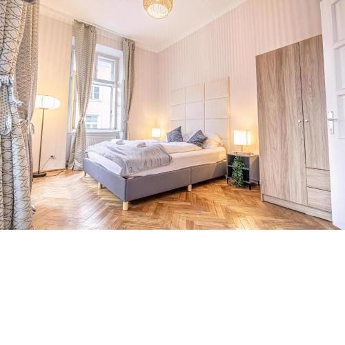 Metropolitan Charm Stylish 2BR & 1LR Apt in Vienna's Core
