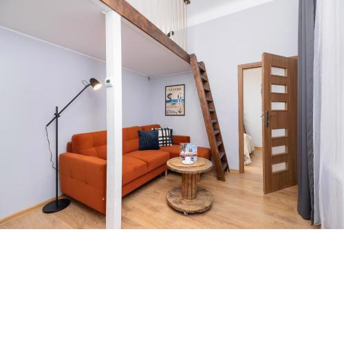 Mezzanine Retro Apartment Strzelecka Old Town by Noclegi Renters