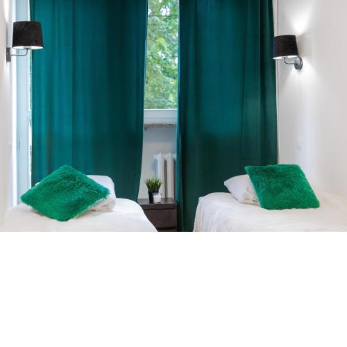 MGR Pokoje w samym Centrum Warszawy by Metro Rondo ONZ - SUPER Bed Year23