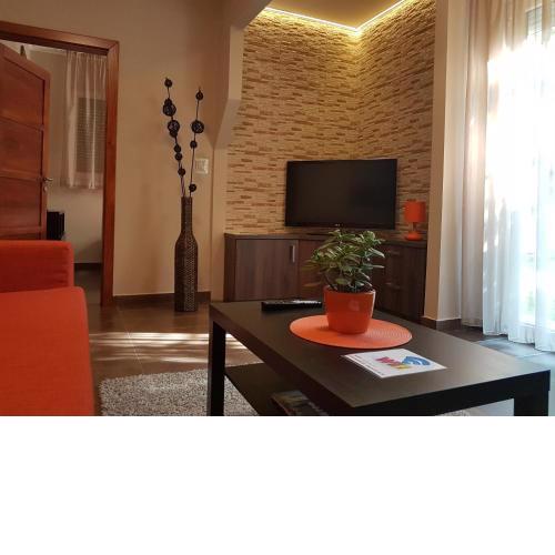 MgTels Apartman - with private parking