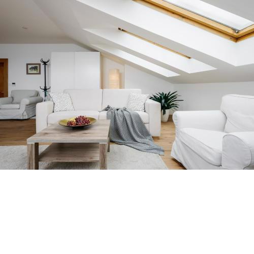 MIA Cozy Apartment with Prague Castle View, Parking & AC