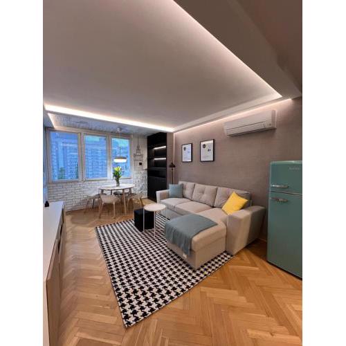 Mià Warsaw - Królewska