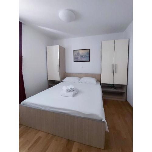 Mile Starigrad - Book your next cozy vacation
