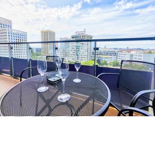 Mills - free parking - balcony with city view - close to Nivy mall