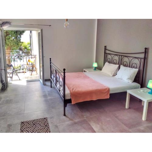 Minimalistic Oasis by the Sea in Stanici