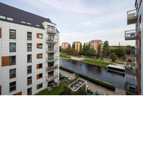 Minimalistyczny Apartament w Gdańsku z Widokiem na Rzekę by Noclegi Renters