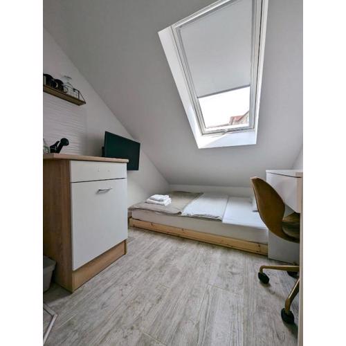 Miniscule Urban Tent