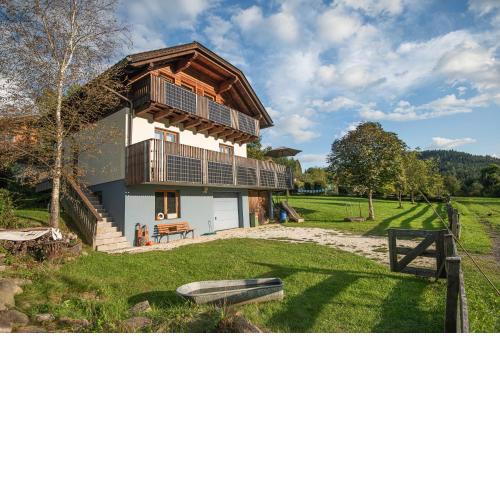 mirnockAHOI - Ferienhaus für bis zu 4 Erwachsene, maritimes Bergerlebnis, Panoramablick von Terasse und Balkon, Carinthia, Millstättersee