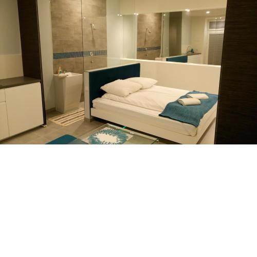 Mirror Apartments