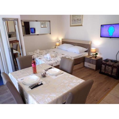 M&K studio apartment