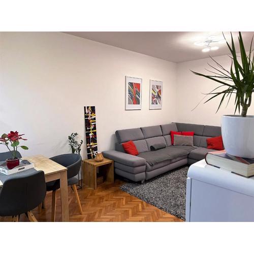 MM Split apartment - 5 min by car to the beach & city center - free public parking