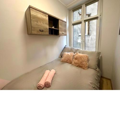 MMRent Rose Room