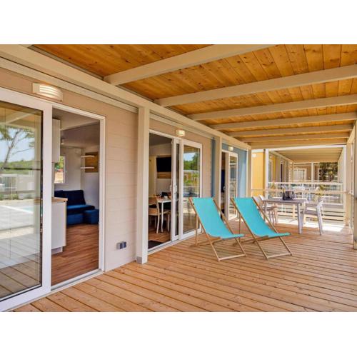 Mobile Homes with swimming pool