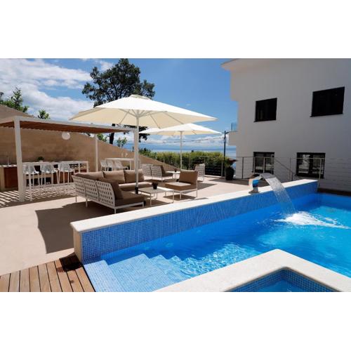 MODENA MARIS-heated pool-grill-relax-jacuzzi apartments
