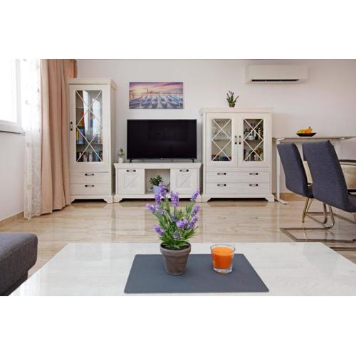 Modern 2-Bed Apt, Late check in available